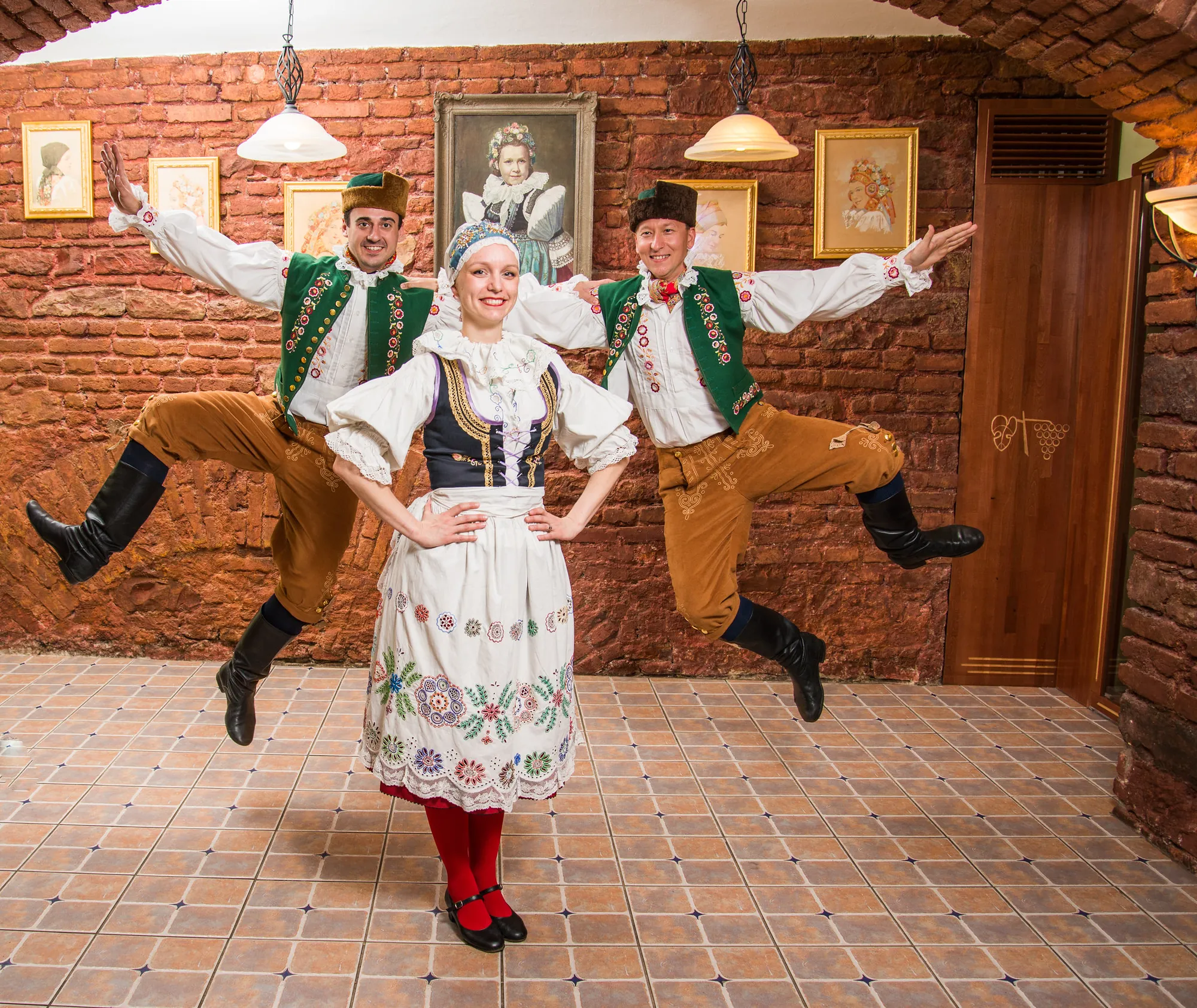 Folklórní tanec v Restaurantu Michal